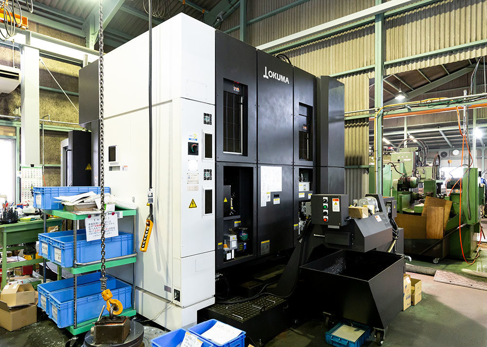 オークマ株式会社製 5軸制御立形マシニングセンター