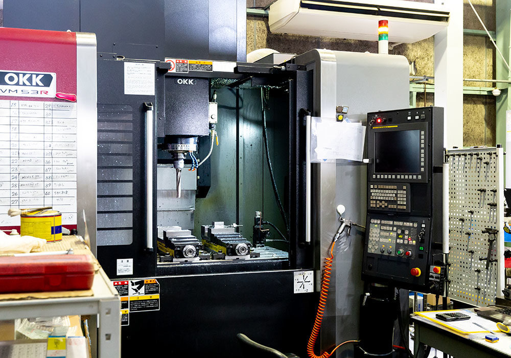 OKK株式会社製 立形マシニングセンター(付加1軸仕様)