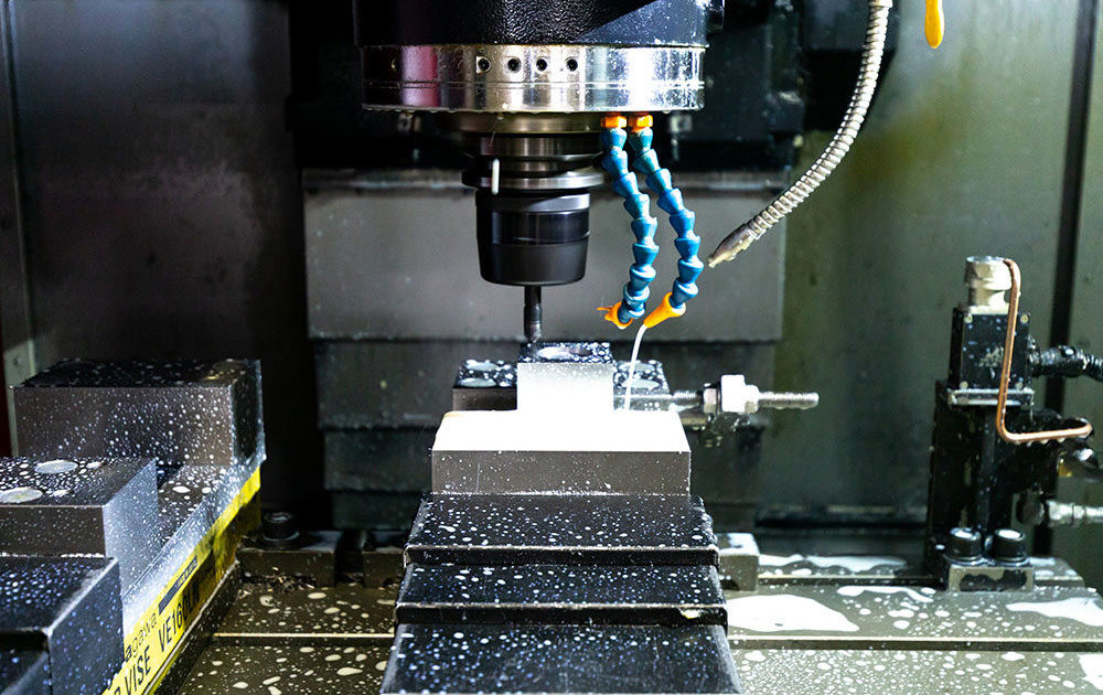 OKK株式会社製 立形マシニングセンター(付加1軸仕様)