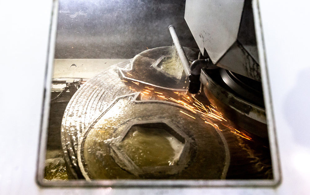 住友重機械ファインテック株式会社製 立軸円テーブル形平面研削盤