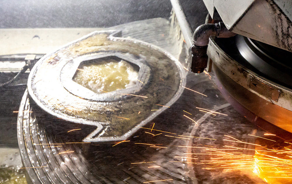 住友重機械ファインテック株式会社製 立軸円テーブル形平面研削盤